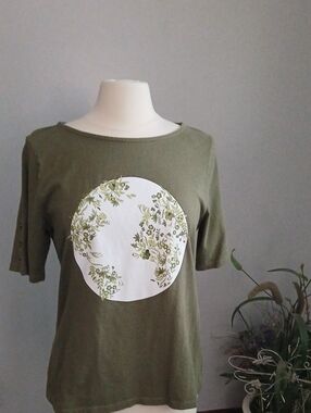 Maurices Olive Green Short Sleeve Tee with White Floral Circle Print